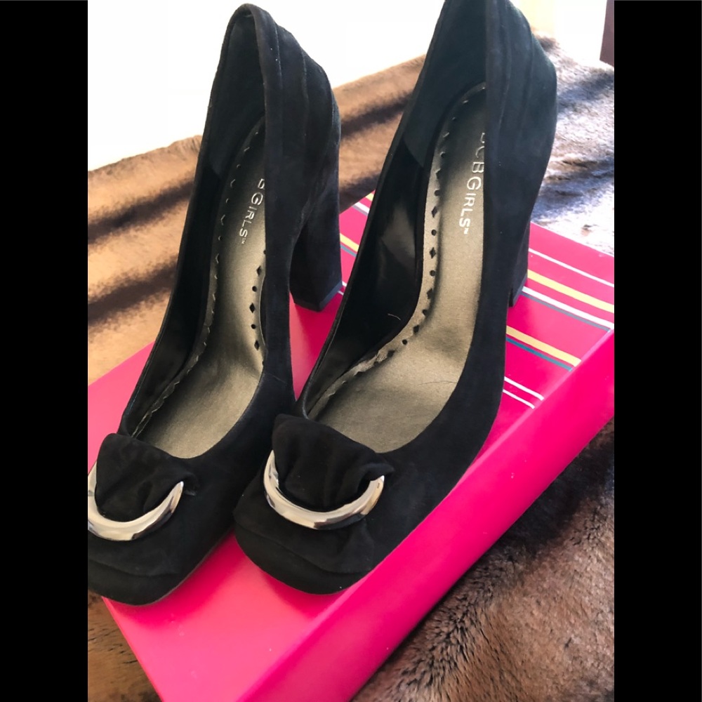 BCBG Suede heels (New)